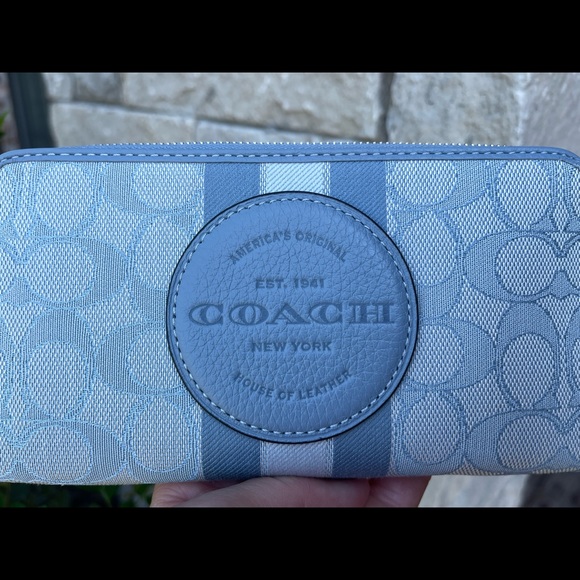 🆕Dempsey Large Phone Wallet In Signature Jacquard With Stripe And Coach Patch - Picture 2 of 13